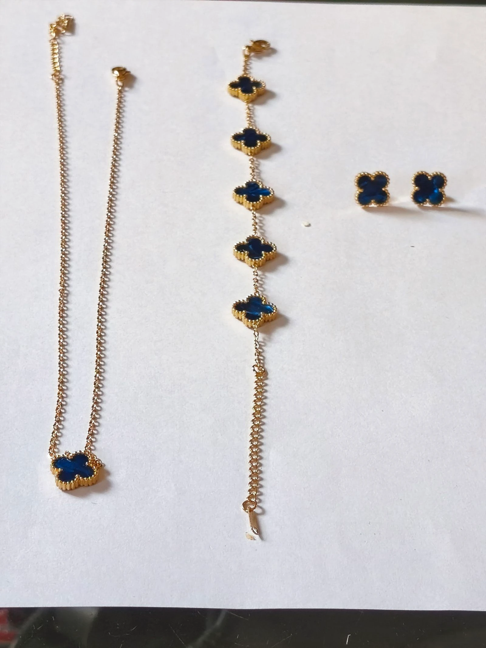 Set met ketting, armband en oorbellen van trebol blauw verlicht met onveranderlijke gouden ketting – photo 11
